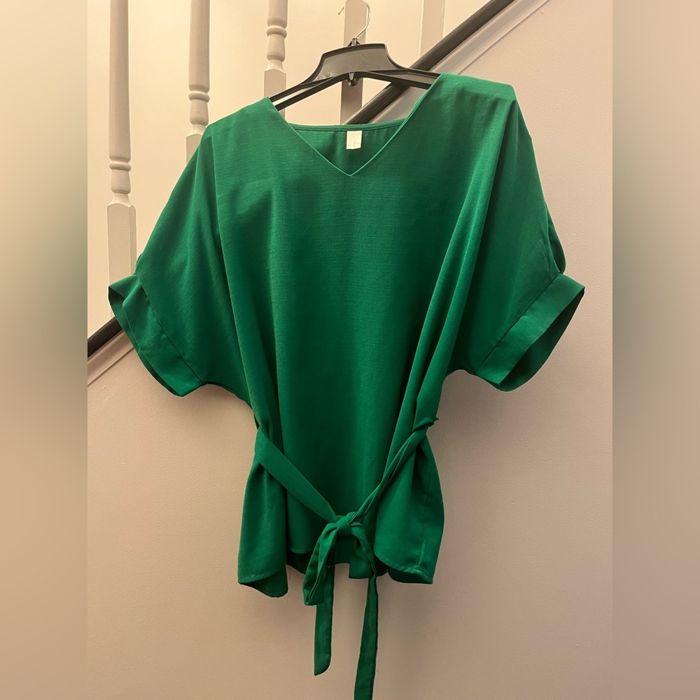 Green Women's Top with V Neck and Tie at Waist